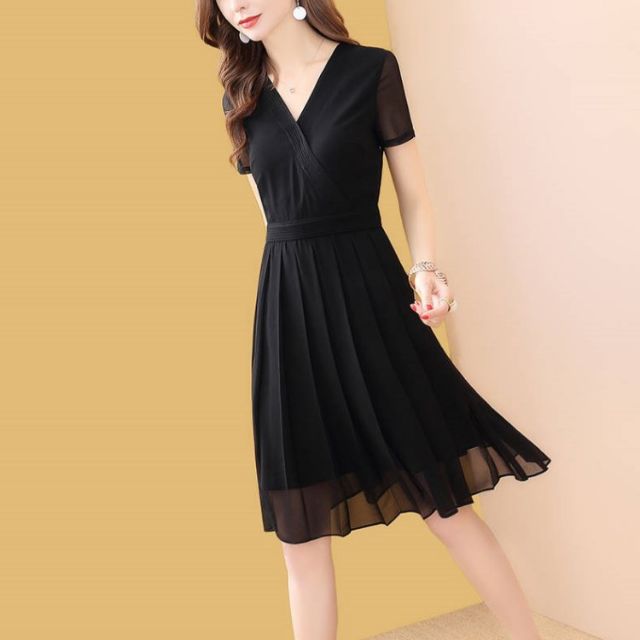 XIÊU MẪU THỜI TRANG ĐẦM XÒE CHIFFON ĐEN XẾP LI VIỀN CỔ : RẺ VÔ ĐỊCH