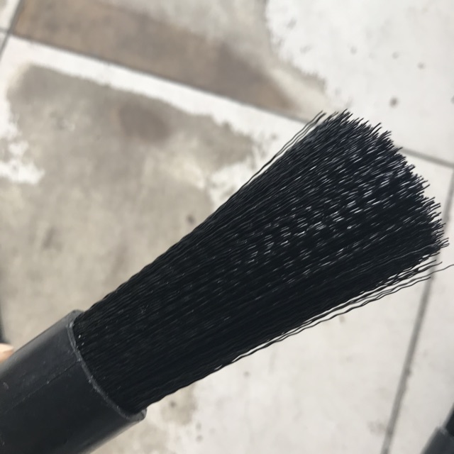 Cọ rửa xe vệ sinh lông bằng nhựa cán đen
