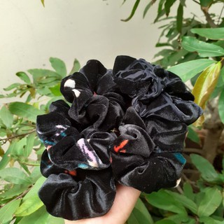 Dây cột tóc vải nhung màu đen (cở nhỏ 7-8cm)