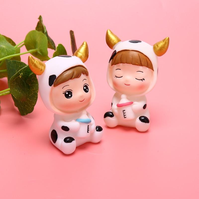 Mô hình cặp bò sữa trang trí bánh kem bằng nhựa resin
