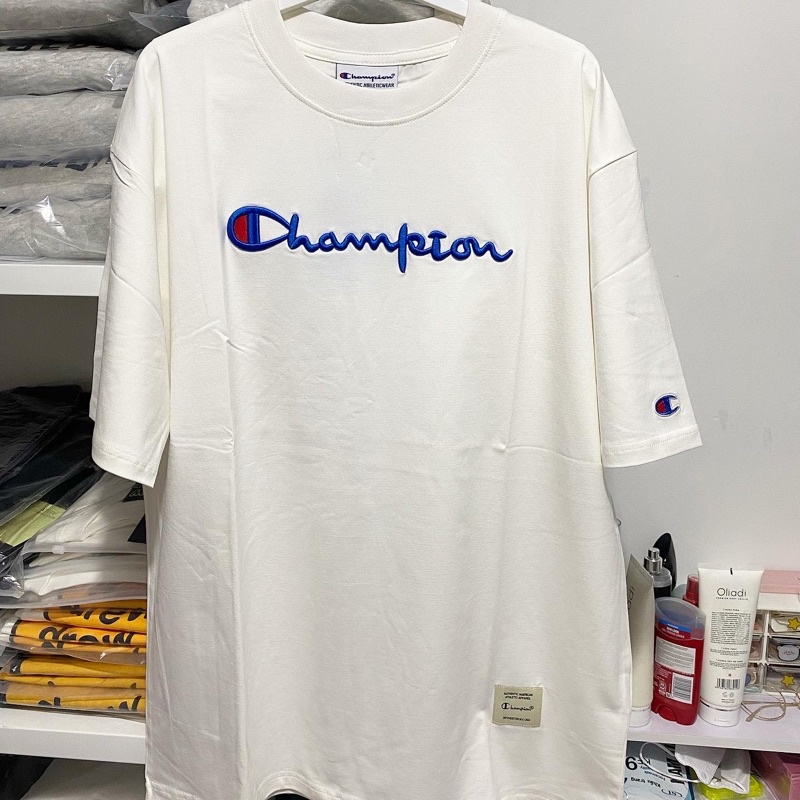 Áo thun Champion thêu