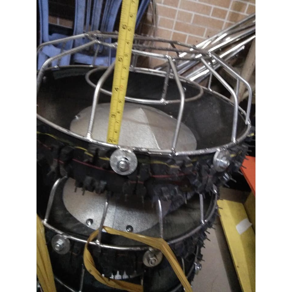 Máng ăn chống bới cho gà , chim bồ câu 30 cm