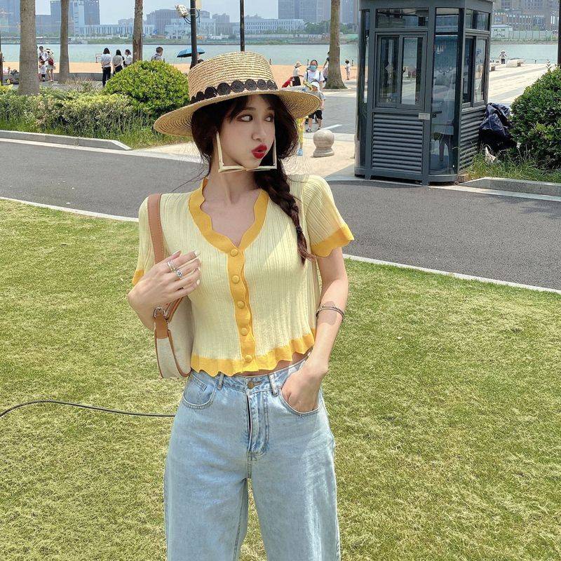 Summer 2021 new temperament short V-neck semantile loose knitting jacket female INS super fire net red short-sleeved small shirt