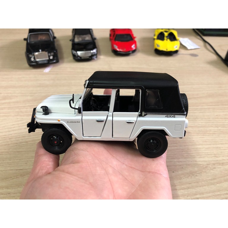 Mô hình xe Jeep địa hình bằng hợp kim tỉ lệ 1:28