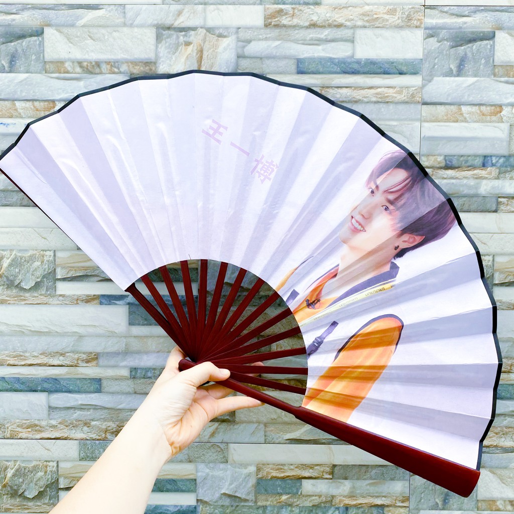 Quạt xếp cầm tay in hình VƯƠNG NHẤT BÁC idol thần tượng hoa ngữ trần tình lệnh xinh xắn