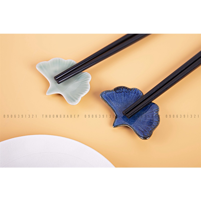 Gác Đũa Sứ Hình Cánh Bướm