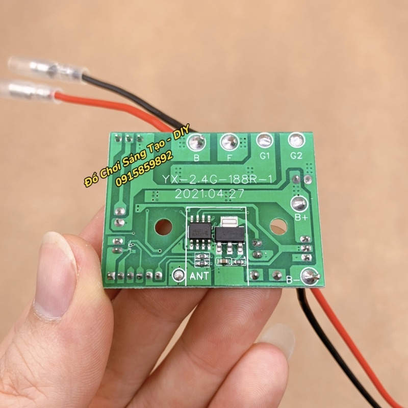Bộ đồ điện chế xe, tàu thuyền RC. TX RX 2 kênh 2.4GHz có điều tốc 20A, điều hướng = servo