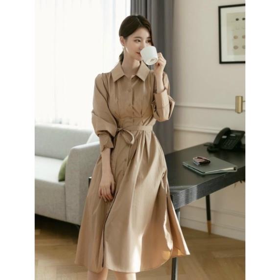 X2 Đầm dáng dài màu kem kiểu sơ mi tay dài váy công sở dây thắt lưng chiết eo tôn dáng