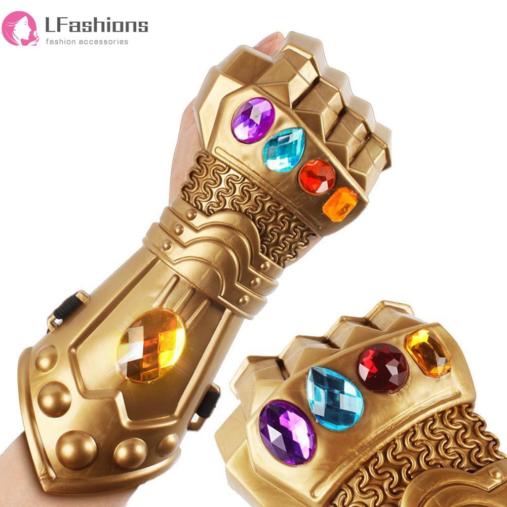 Găng tay vô cực hóa trang nhân vật Thanos trong phim Avengers