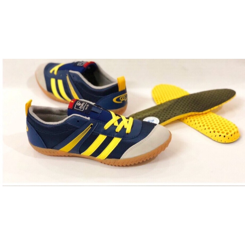 GIÀY ĐÁ BÓNG FUTSAL CHÍ PHÈO 2 MÀU MAY ĐẾ ( SIZE 36 ĐẾN 43)