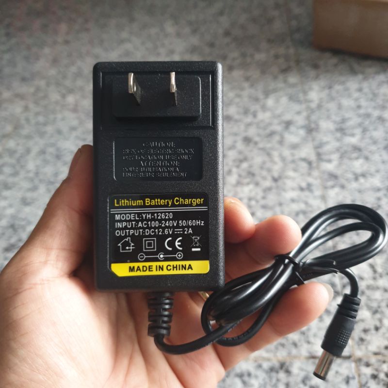 Sạc 3s 12.6v 2a dùng cho sạc pin lion có đèn báo đầy