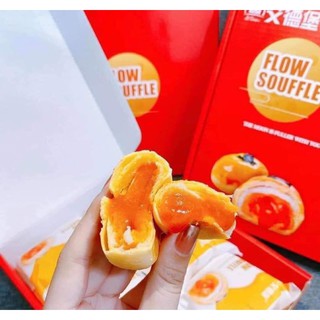 SẴN: Hộp 6 bánh trứng muối Flow Souffle. Date luôn mới.