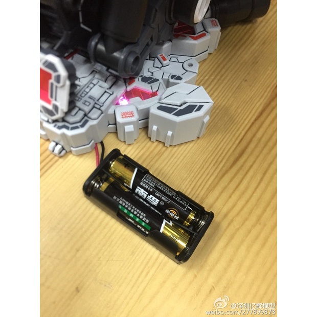 Mô hình Gundam tượng bán thân Unicorn Gundam 1/35 có LED + Part Kim loại