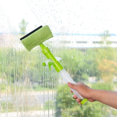 Cây gậy lau cọ kính kèm giẻ lau có bình xịt tiện dụng