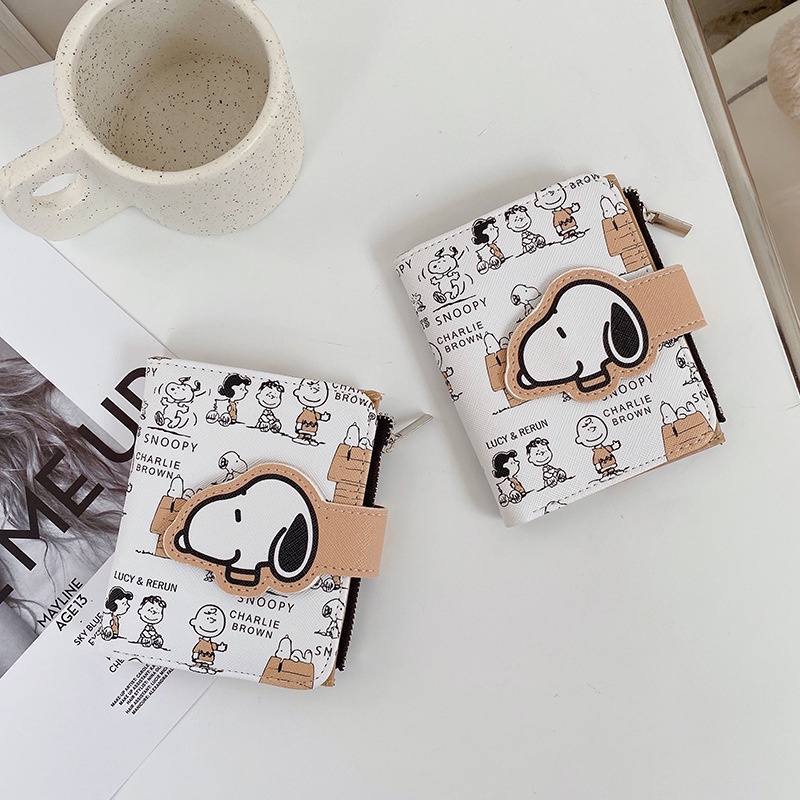 Ví Ngắn Đựng Tiền Xu Chất Liệu Da pu Có Khóa Kéo Họa Tiết Hoạt Hình Snoopy Dễ Thương