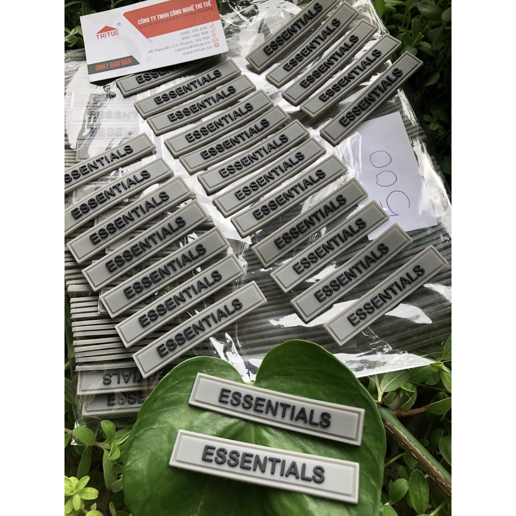Nhận sản xuất tem mác cao su ESSENTIALS thương hiệu theo yêu cầu giá rẻ.