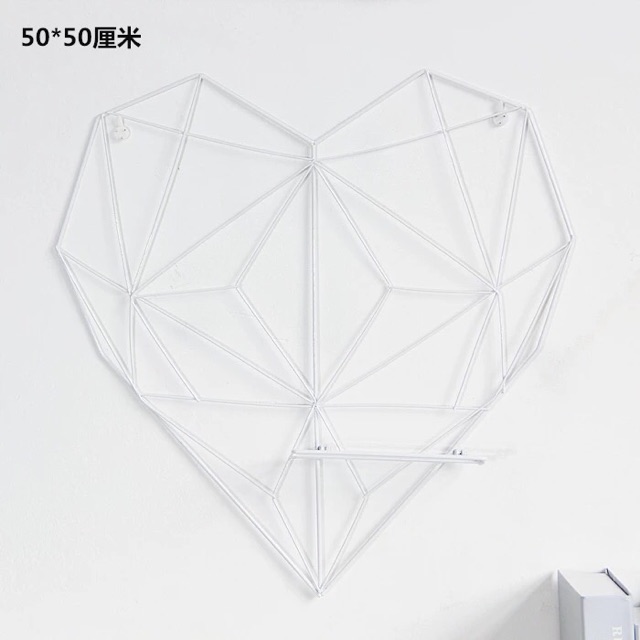 TẶNG 10 KẸP GỖ - KHUNG LƯỚI TRANG TRÍ HÌNH TIM KÈM GIÁ TRANG TRÍ 50x50cm.