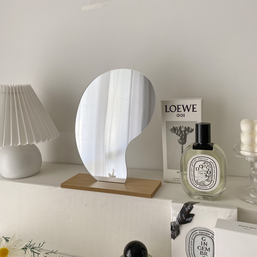 Gương Trang Điểm Có Đế Để Bàn Hình Trái Tim Dễ Thương