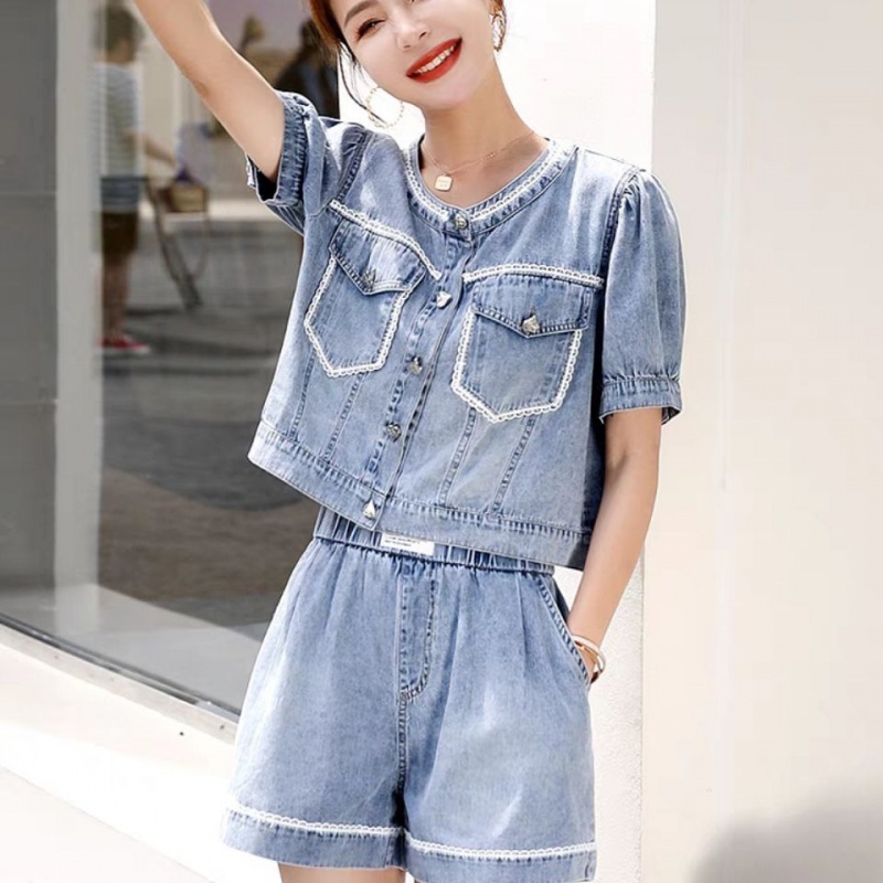 Bộ Trang Phục Hai Mảnh Gồm Áo Thun Tay Ngắn Và Quần Short Denim Dành Cho Nữ