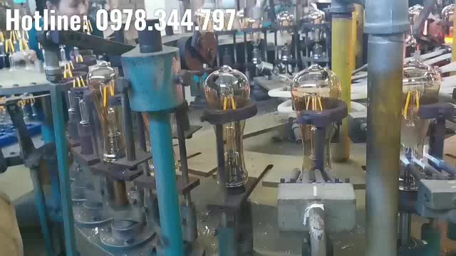 Bóng đèn LED Edison ST64 dimmer vỏ vàng | BigBuy360 - bigbuy360.vn