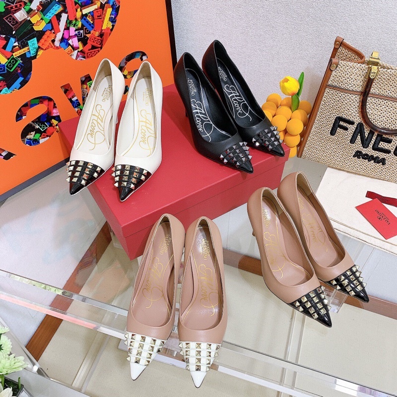 Giày cao gót 9cm mũi nhọn mẫu mới 2021 thương hiệu Valentino cao cấp đinh tán trên mũi giày
