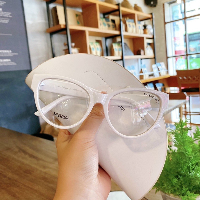 Mắt kính mẫu mới