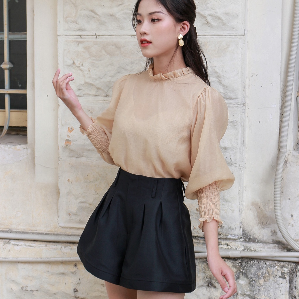 KIOBI – Quần shorts Flared form lưng cao dáng xòe, ống loe rộng xếp li, lai nối, vải phi lụa Nhật đen - KIQS2131D