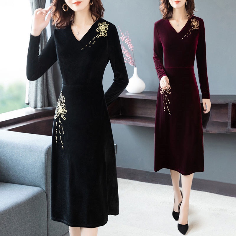 Đầm nhung dài tay thêu họa tiết cho phụ nữ trung niên