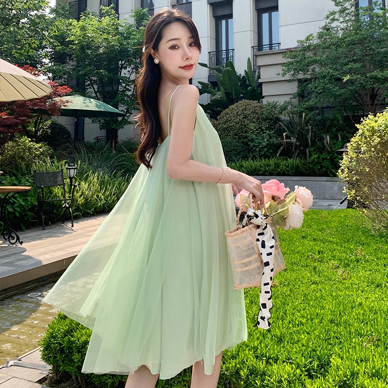 Đầm hai dây IELGY cổ chữ v dáng rộng màu xanh lá thời trang cho nữ