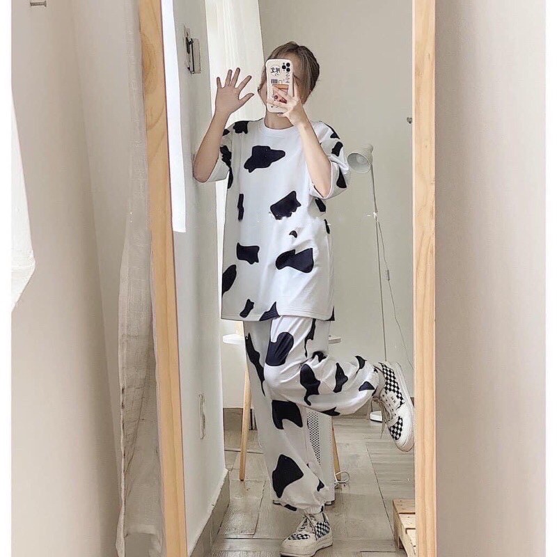 Set Đồ Bộ Áo Thun Tay Lỡ Bò Sữa + Quần Dài Jogger Cartoon Bò Sữa Unisex Nam Nữ | BigBuy360 - bigbuy360.vn
