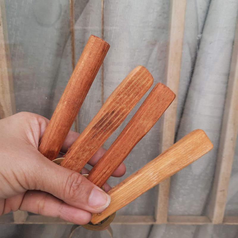 Đồng xu cạo gió cán gỗ