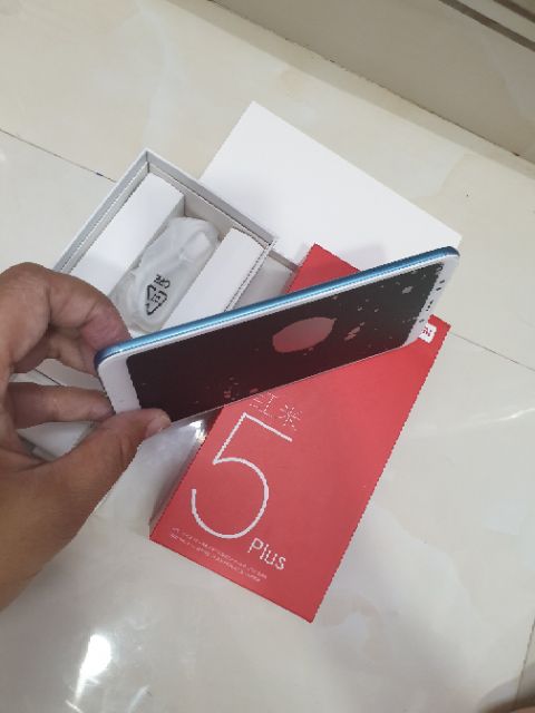 Điện thoại Xiaomi Redmi 5 Plus 2sim ram 4G/64G mới, Camera siêu nét-pin trâu