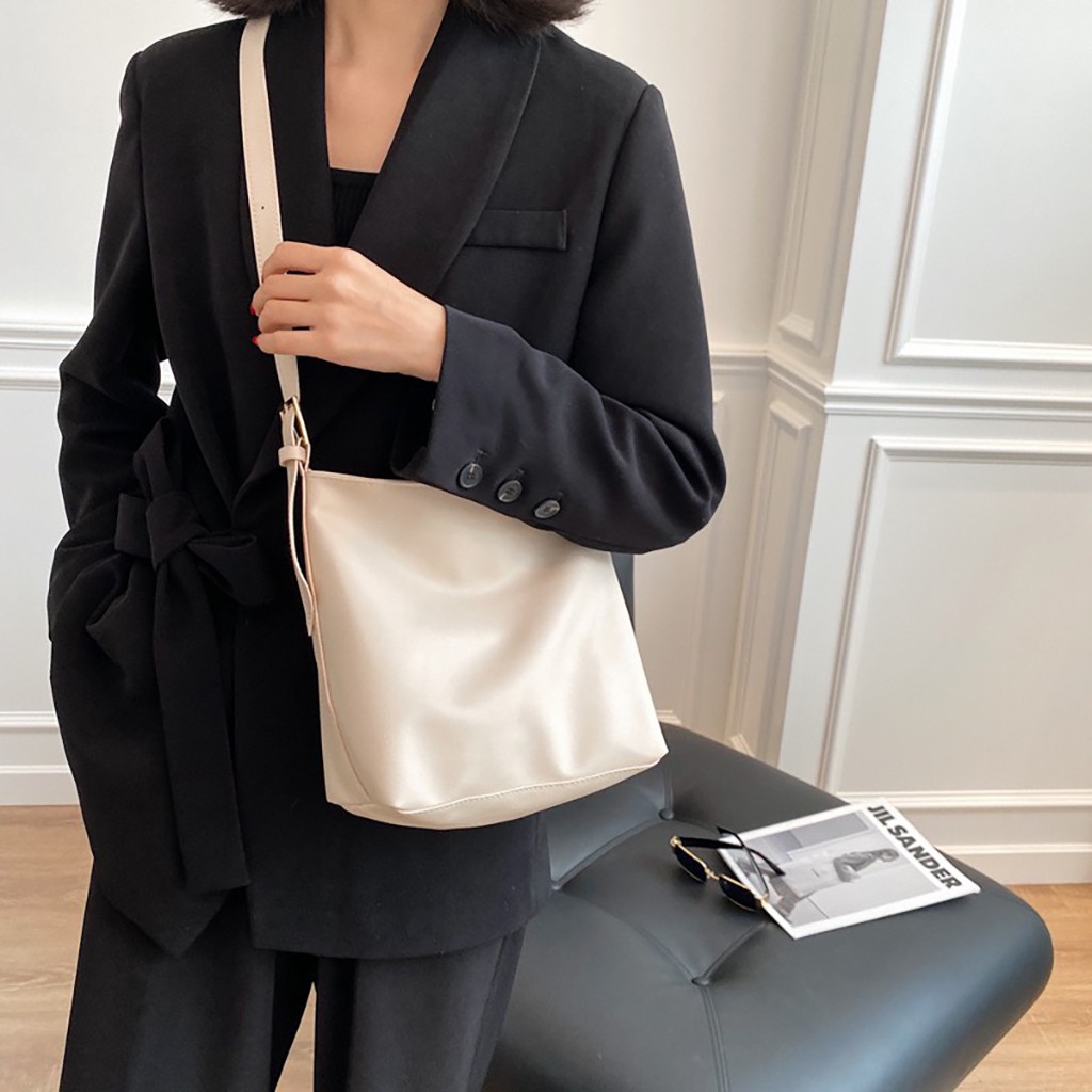 Túi đeo chéo da nữ vintage đi học giá rẻ OKINI DC115