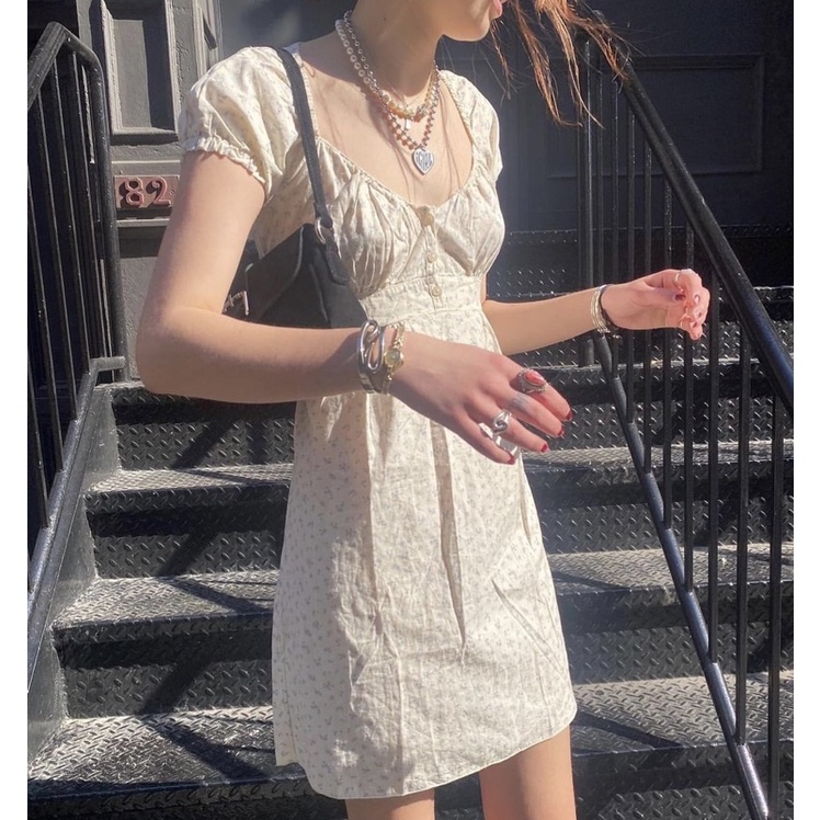 Brandy Melville Blair Cotton Floral Dress (Váy hoa nhí tay bồng màu kem hoa xanh dáng cup Brandy Melville)