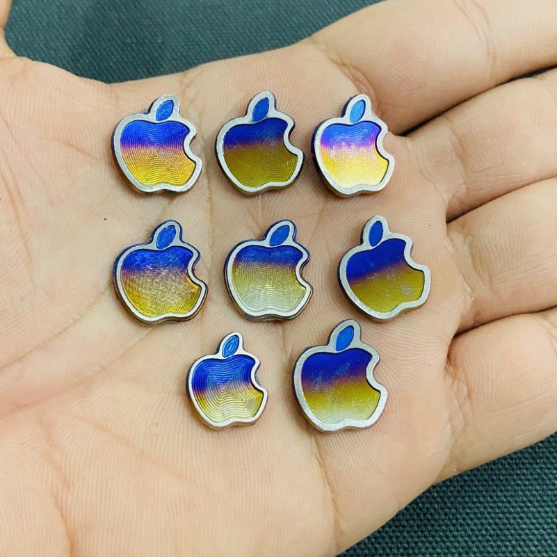 LOGO QUẢ TÁO CẮN DỞ TITAN KÍCH THƯỚC MINI