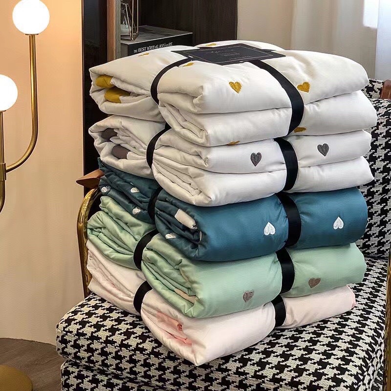 Chăn hè lụa thêu trái tim 2mx2m3 MỚI