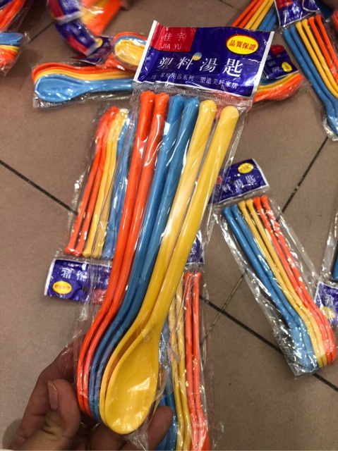 Set 6 thìa nhựa dài sinh tố nhiều màu