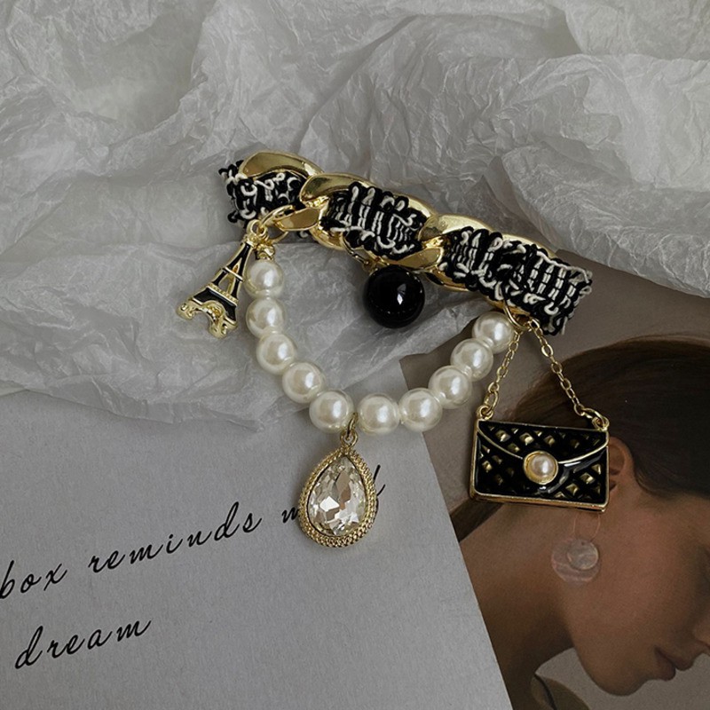 Ghim cài áo phong cách cổ điển