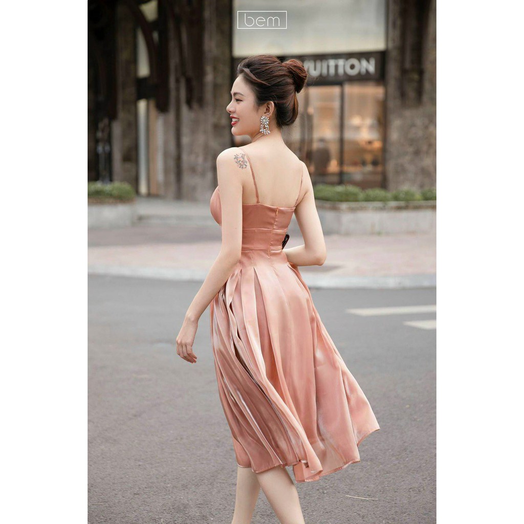 [Freeship 50K] Mẫu hottrend -Đầm xoè hoa cổ yếm dây đen | BigBuy360 - bigbuy360.vn