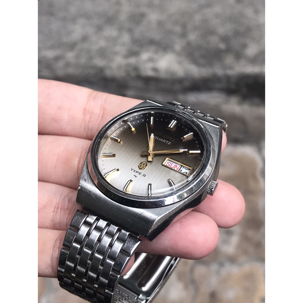 Đồng hồ nam SEIKO Pin , mặt thiết kế chuyển màu, lịch thứ ngày, dây kim loại