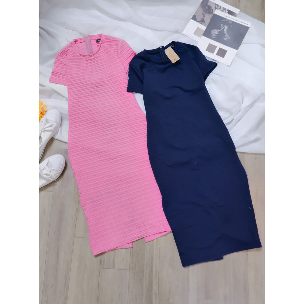 Đầm body tay ngắn xẻ tà sau-LoveLy Clothes