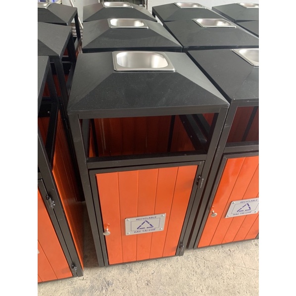 Thùng rác công cộng ngoài trời có cửa, có gạt tàn inox 304