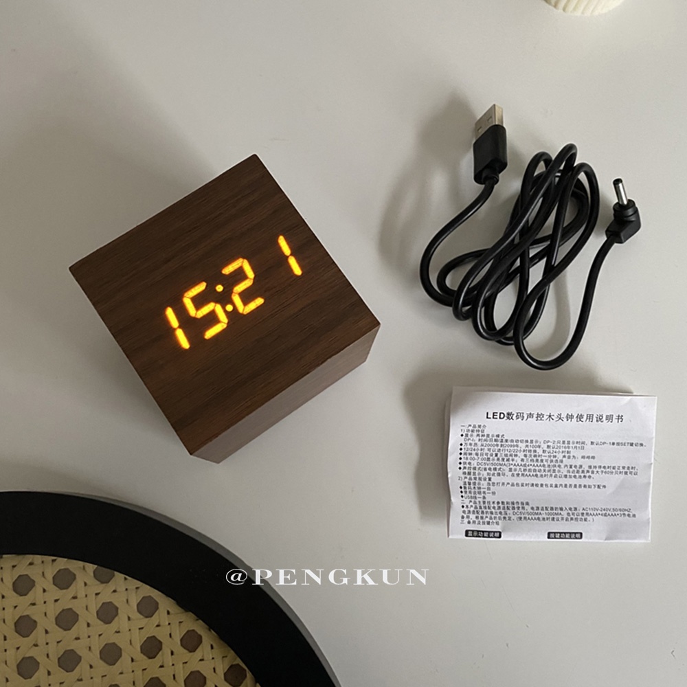 Đồng hồ báo thức bằng gỗ có đèn led thiết kế đơn giản không gây tiếng ồn tiện dụng