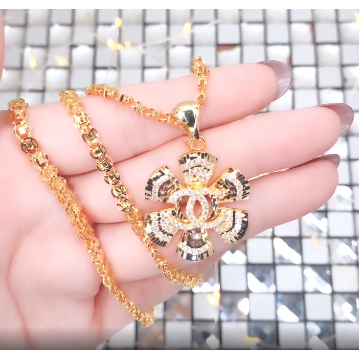 Mặt dây chuyền nữ UHA mạ vàng 18K kiểu dáng sang trọng M1155147-125