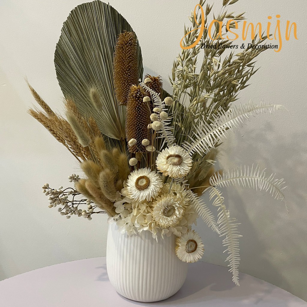 Bình hoa khô thiết kế để bàn