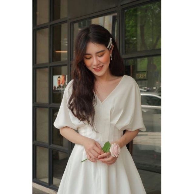 [Mã SKAMA06 giảm 8% tối đa 50K đơn 250K] Đầm trắng eo xếp li form ngắn sang chảnh | BigBuy360 - bigbuy360.vn