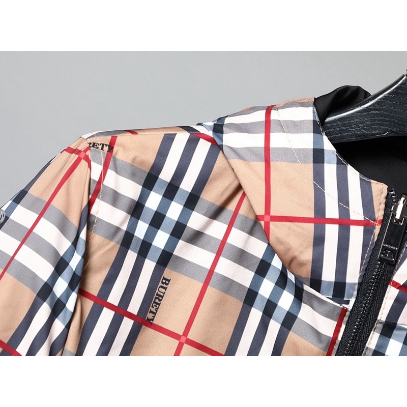 Áo khoác nam Burberry BBR cao cấp một mặt hoạ tiết kẻ và một mặt trơn