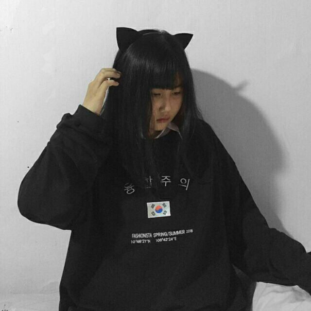 Áo sweater nỉ thêu chữ hàn | BigBuy360 - bigbuy360.vn