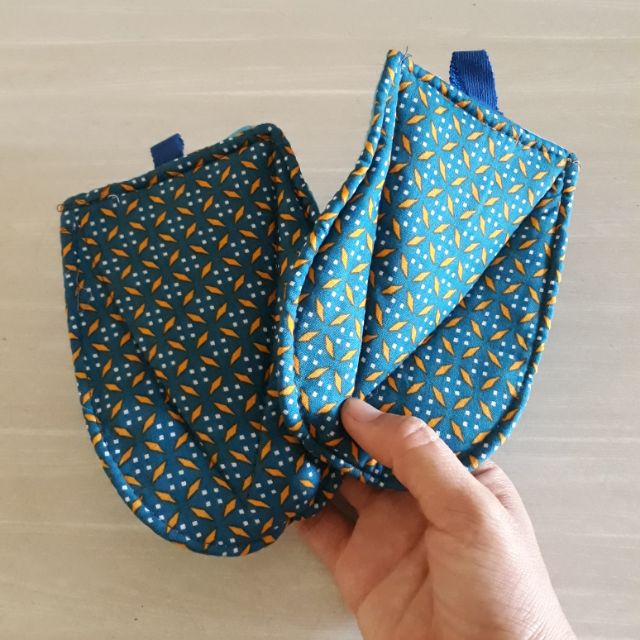 Cặp nhấc nồi bằng vải dày dặn (lót nồi)