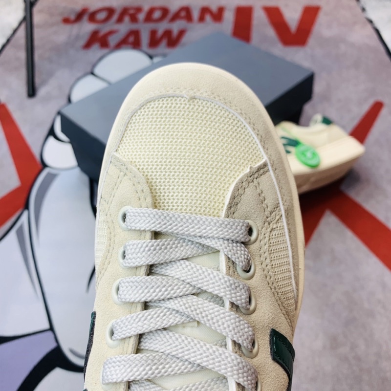 Giày thể thao sneaker cổ thấp New Balance CRT 300 2.0  Hàng SC